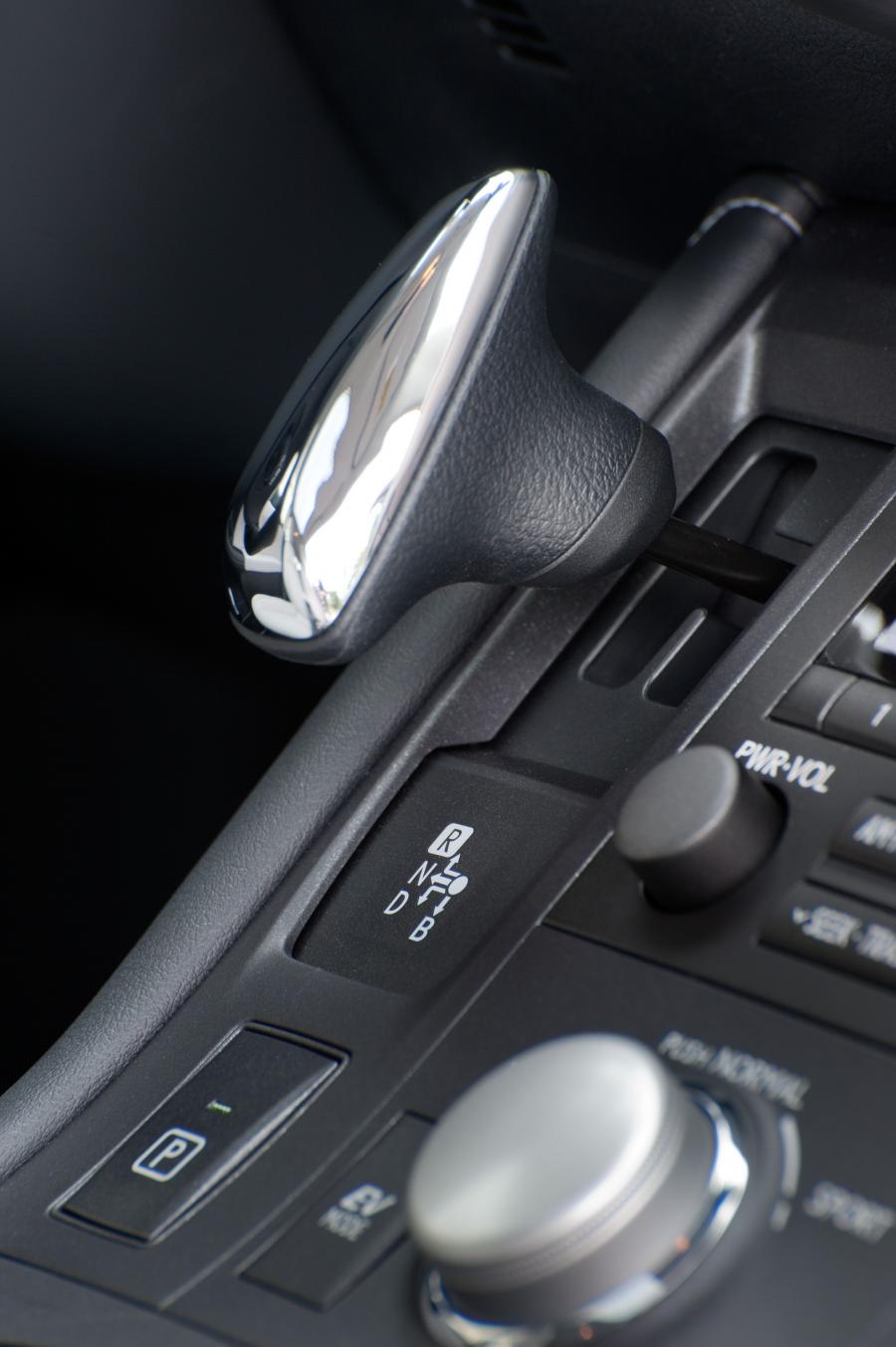  Lexus CT200h 2010 года  (фото 213 из 266)